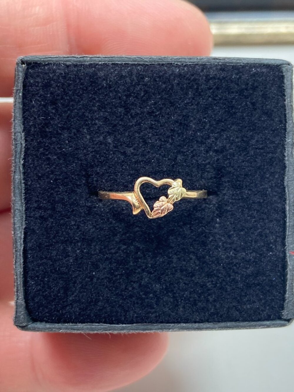 10k Solid Yellow Gold Heart & Leaf Coleman Co. Estate Ring (size 4.5) .64g